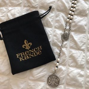 FRENCH KANDE WHITE PEARL NECKLACE W/ MEDALLION